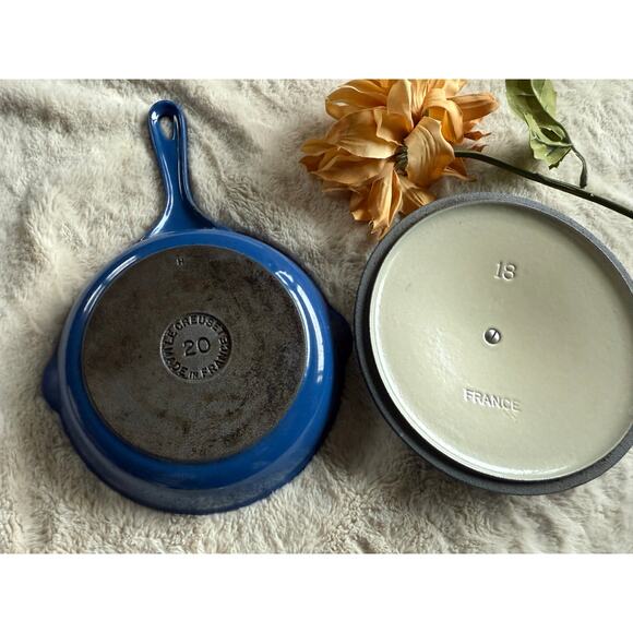 Le Creuset No. 20 Skillet with No. 18 Lid Blue - Picture 2 of 4
